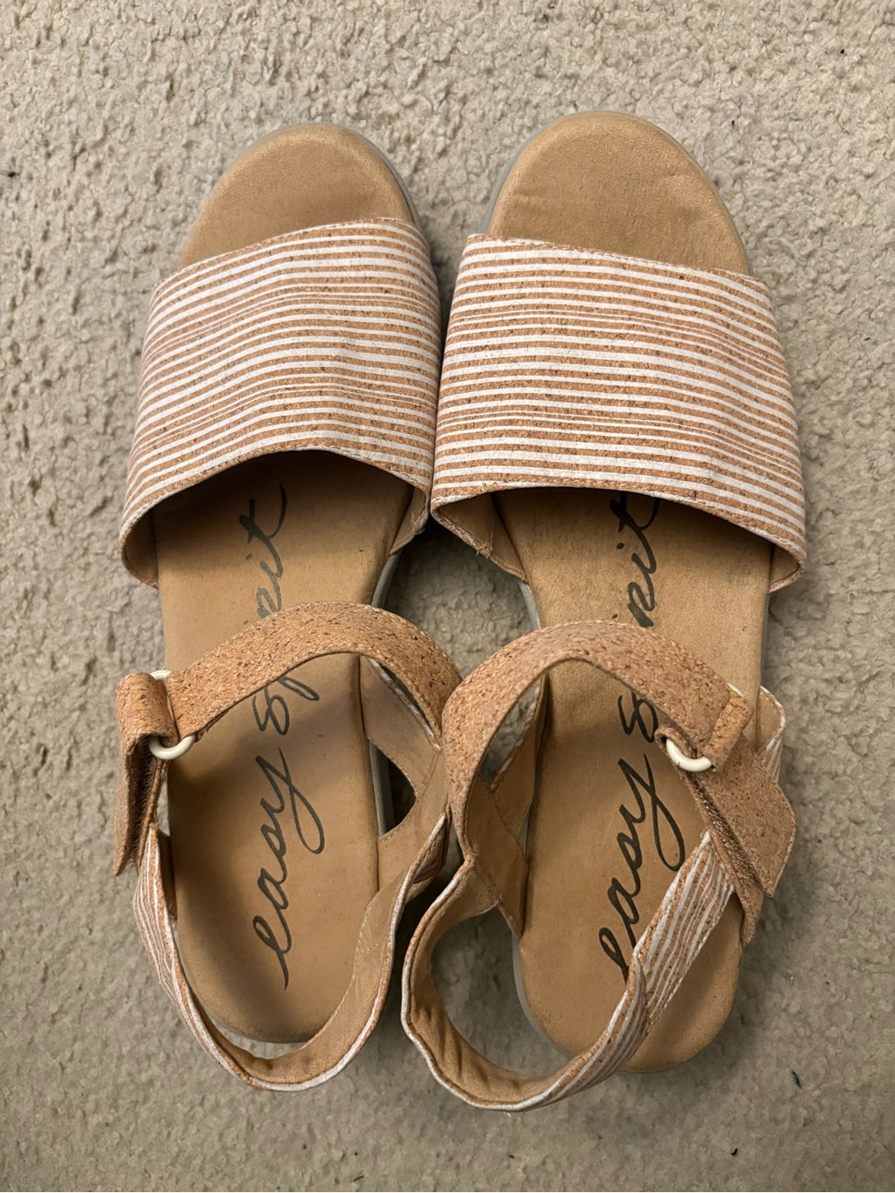 Women’s Easy Spirit tan and cream stripe cork accent sandals in size 11 EUC